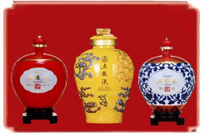 阿坝金川县烟酒回收五粮液各种摆件.jpg